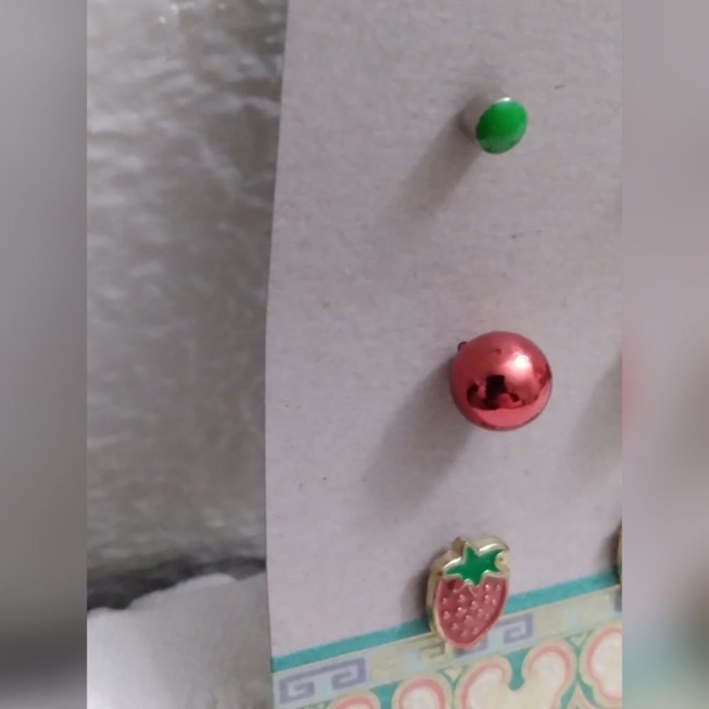 Strawberry Earring Set - Picture 4 of 6